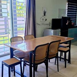 The Home Homestay Pulau Indah, hotel in Pulau Indah