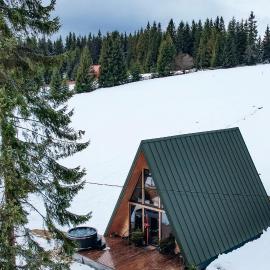 La Știubei Cabin, отель в городе Мэришел