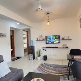 Buxton apartment Hot-shower,Netflix, WiFii,Near Town, hotel Mombasában