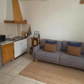 1 bedroom apartment near town centre and CHU
