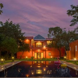 StayVista at Morbaugh Palace- Outdoor pool, WiFi & BBQ
