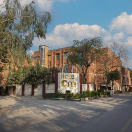 Hotel One Faisalabad: Faysalabad şehrinde bir otel