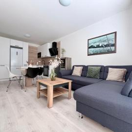 nook I Morusa airport apartment, hotel in M R Stefanik