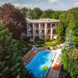 Hotel Villa Pax, hotel di Balatonalmadi