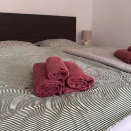 Wohnung mit Boxspringbett - Küche - Fahrstuhl - WLAN - Hofstellplatz, hotel u gradu Ronneburg