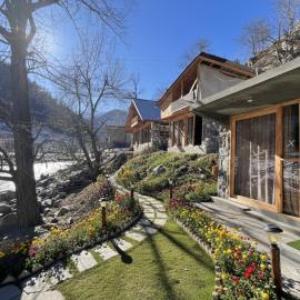 Bela Off Grid Cottages Naran, hotel din Rājwāl