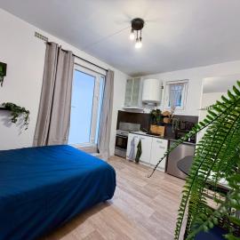 Le Nid Secret - Studio cosy cour privée proche RER, hotel in Villemomble