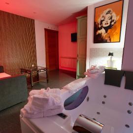 Rual Suites By Cuencaloft, hotel in Cuenca