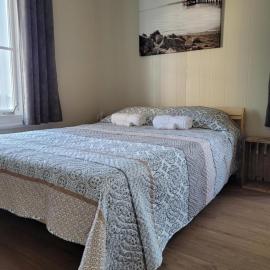 Auberge du vieux pont، فندق في Saint-Raymond