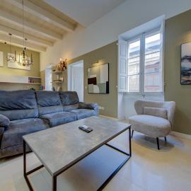 Sliema Ferries 4BR Home with BBQ, AC & Outdoor, hotel i Sliema