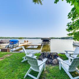 Fish, Swim & Explore: Mukwonago Lake House!, hotel u gradu Mukwonago