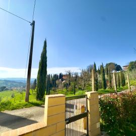 Casa Panorama on Top of the Hill in Tuscany، فندق في تيرانووفا براتشولي
