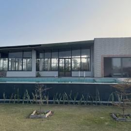 Private Luxury Farmstay - Pool, Party Hall & Lawns, Hotel in Babarpur