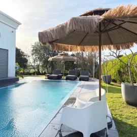 Aharon boutique suite, hotel Pardes H̱anna városában 
