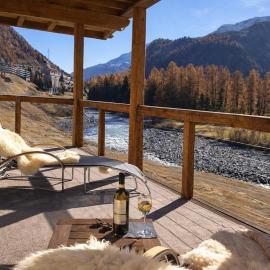 Penthouse duplex with sauna & mountain views, hotel a Pontresina