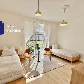 Fiorella Airport Apartment with Garden, hotel Schwechatban