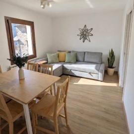 Apartamento Nordic Weiss - Benasque centro - 5 pax, khách sạn ở Benasque