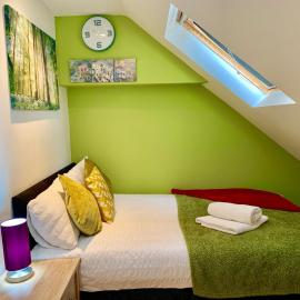 1 Bedroom Apartment, Reception ,Kitchenette, Private Bathroom