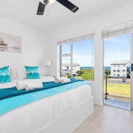 Big Bay Beach Club H23, hotel in Bloubergstrand