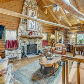 Hot Tub & Yard! 'Inn the Woods' Wimberley Cabin