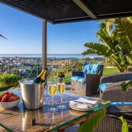 Alta Luminara Boutique Residence Sea View Terraces Marbella Hills, hotel a Benahavís