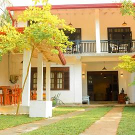 AYUBELLO hostel & suites