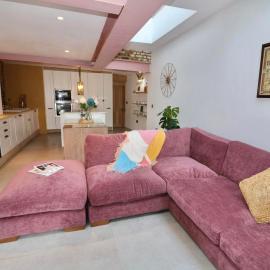 Recently renovated, entire home in Greenwich, hotel in Plumstead