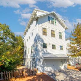 Mt Pleasant Beach Retreat- Mins to Beach-Hot Tub