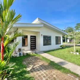 The Travelers Villa, hotel a Quepos