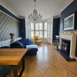 Spacious Edinburgh Home with Easy Access to Airport & City Centre