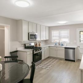 Spacious New 5 Bed Family Retreat Near Naval Base