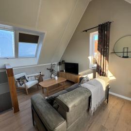 Kustgeluk-Luxe aan Zee, splinternieuw appartement in het hart van Koudekerke, hotel in Koudekerke