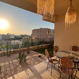 Strandwohnung Taghazout mit Meerblick, Terrasse, Garten & Pool 2 Min zum Surfspot