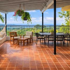 crown y key, hotell i Ciales