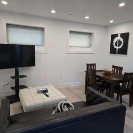 Elegant Vancouver Condo Contemporary One-Bedroom Suite and Fully Furnished Kitchen, hotel v destinácii Vancouver