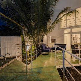 Casa Velero - Luxurious Tropical Escape - AC& Pool, hotel in Hone Creek