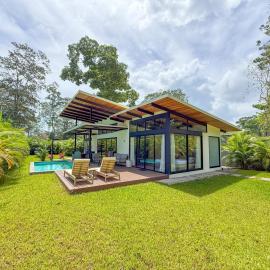 Villa Ocelote - 2 Bed, 2 Bath, Wifi, Walk to the Beach, hotel in Hone Creek