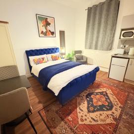 Stylish studio 8,Weekly, Monthly stay deals,Parking,Contractors,NHS,Families, Relocators, nr Sandwell hospital