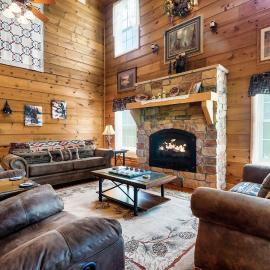 Spectacular Lake Cabin! Sleeps 14, Private Lake Access and Dock, Hot Tub, Free Parking!، فندق في سيفيرفيل