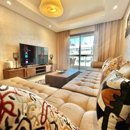 Spacious Studio with Pool & Wi-Fi, hótel í Aïn Harrouda