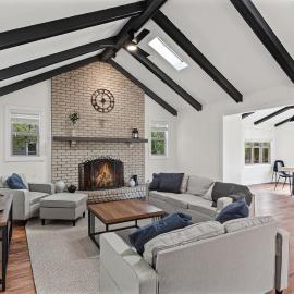 Elegant 4BR Tudor Retreat Spacious, Peaceful!, hotel Naperville-ben