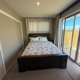 Private Ensuite Near Airport, hotel a Yaldhurst