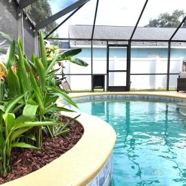 Oviedo Escape- Heated Pool & Hot Tub، فندق في أوفييدو