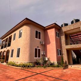 Norvi's Place โรงแรมในTrofwi
