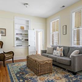 Charleston Condo Steps to King St Sleeps 8, hotel a Charleston