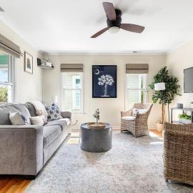 Steps to King St Restaurants & Bars Downtown Condo, hotel a Charleston