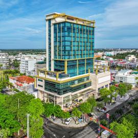 Cosmo Stars Hotel Bạc Liêu: Bạc Liêu şehrinde bir otel