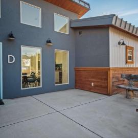 Timber & Tin D 2Bed 2Bath w Pool & Rooftop Deck