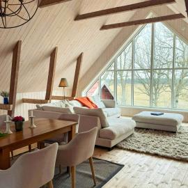 Renovated Stable With Views On Kinnekulle, hotel i Källby