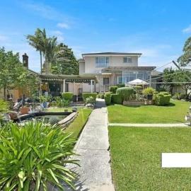 House in Chatswood Comfortable, Excellent value